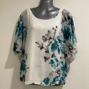 White House Black market butterfly sleeve top. Size medium